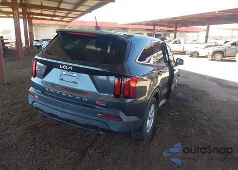 2022 Kia Sorento Lx z USA, uszkodzony, nr VIN 5XYRG4LC7NG114305